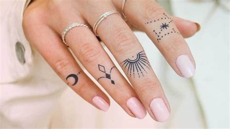 tatuajes en el dedo para mujer|Tatuajes en los Dedos【Significado y 40 ideas para。